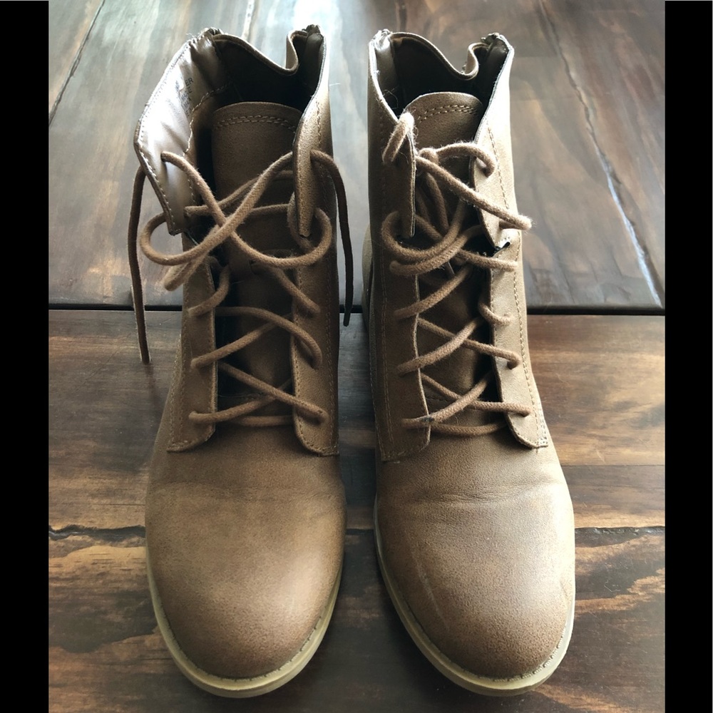 Crown Vintage Grace lace back zip boots taupe 7.5